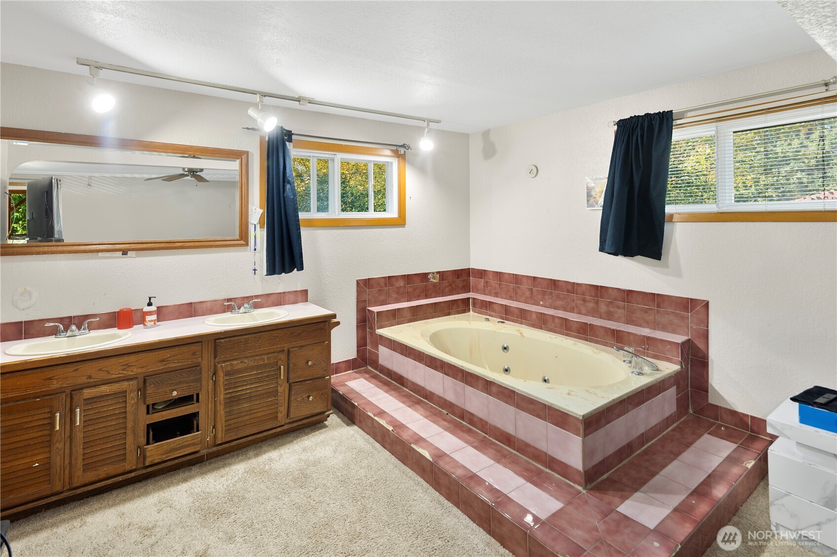 13422 14 Avenue Property Photo 7