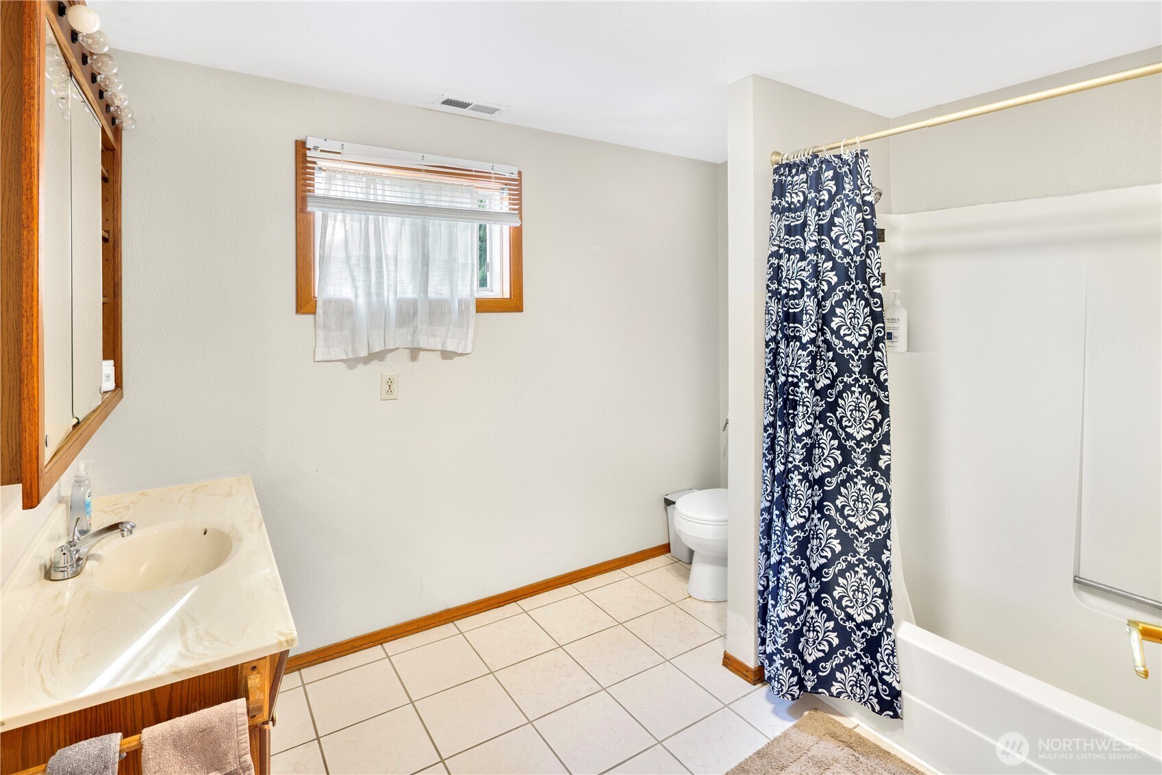 13422 14 Avenue Property Photo 11