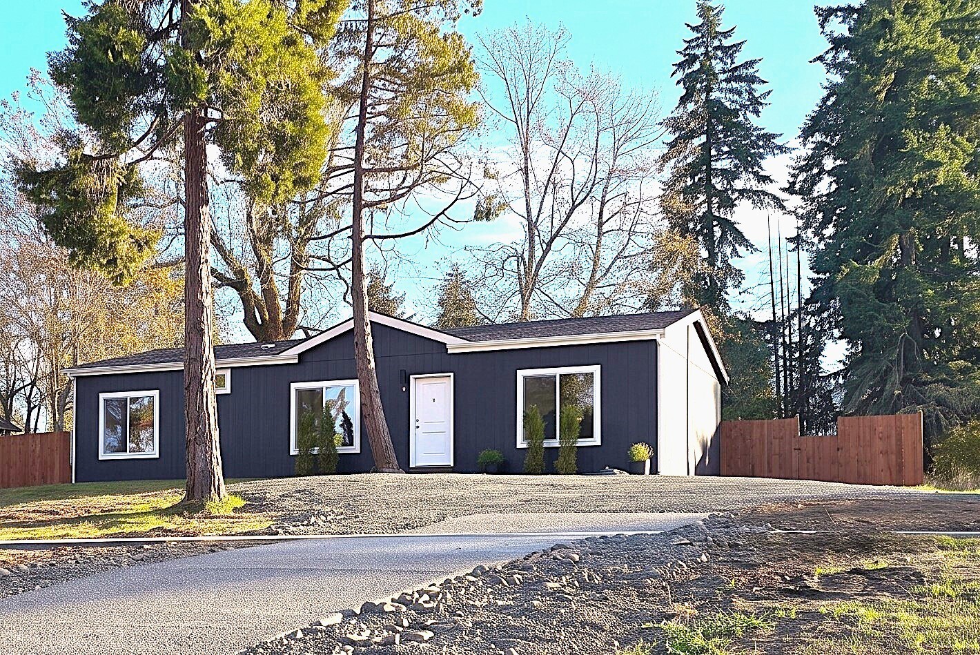 1126 W Lauridsen Property Photo 1