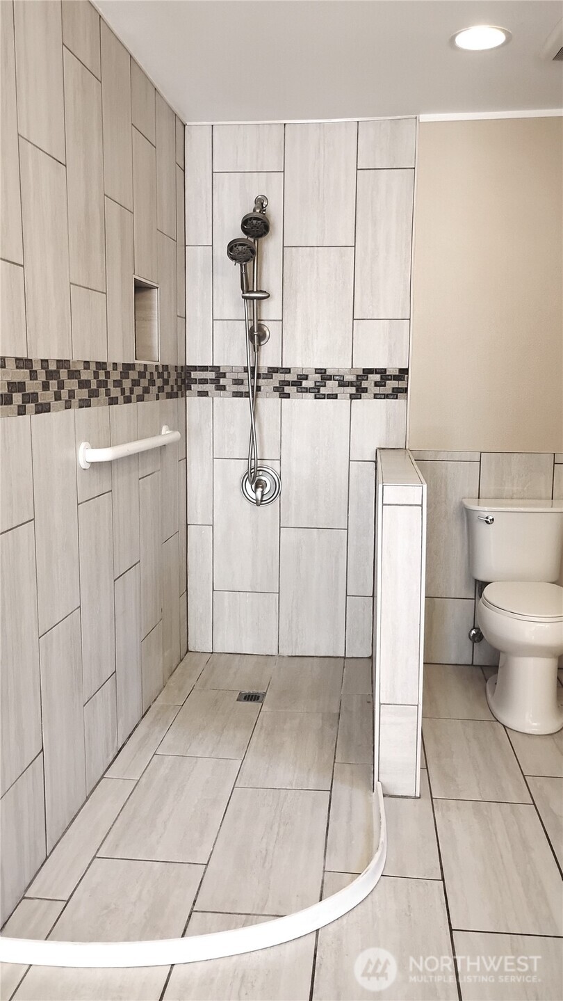 6502 Avondale Road Property Photo 24