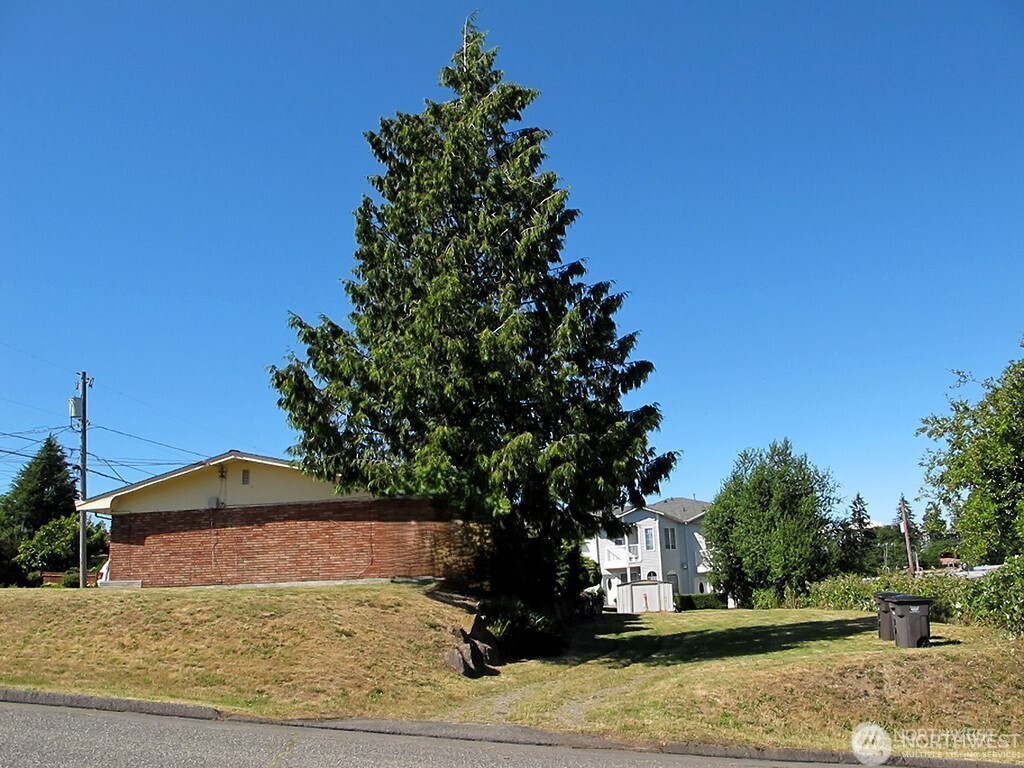 4827 Vesper Drive Property Photo 3