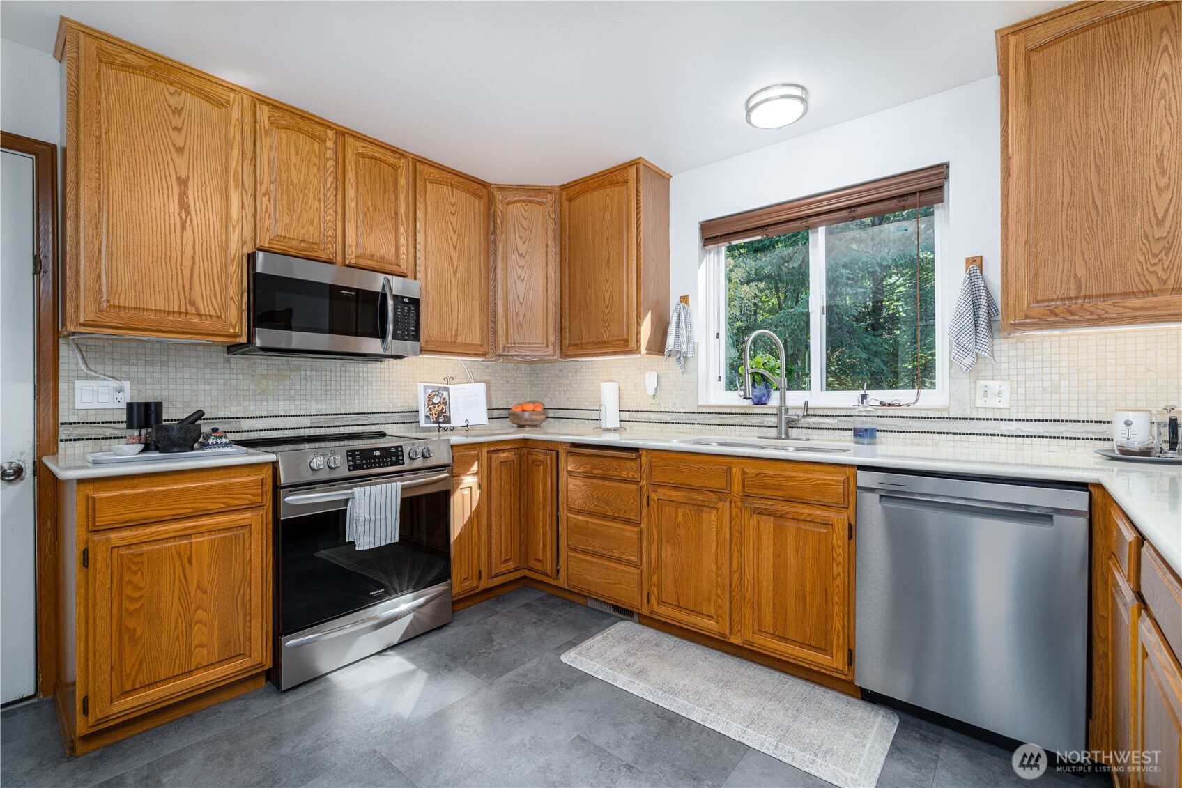 320 Se Shadowood Drive Property Photo 10