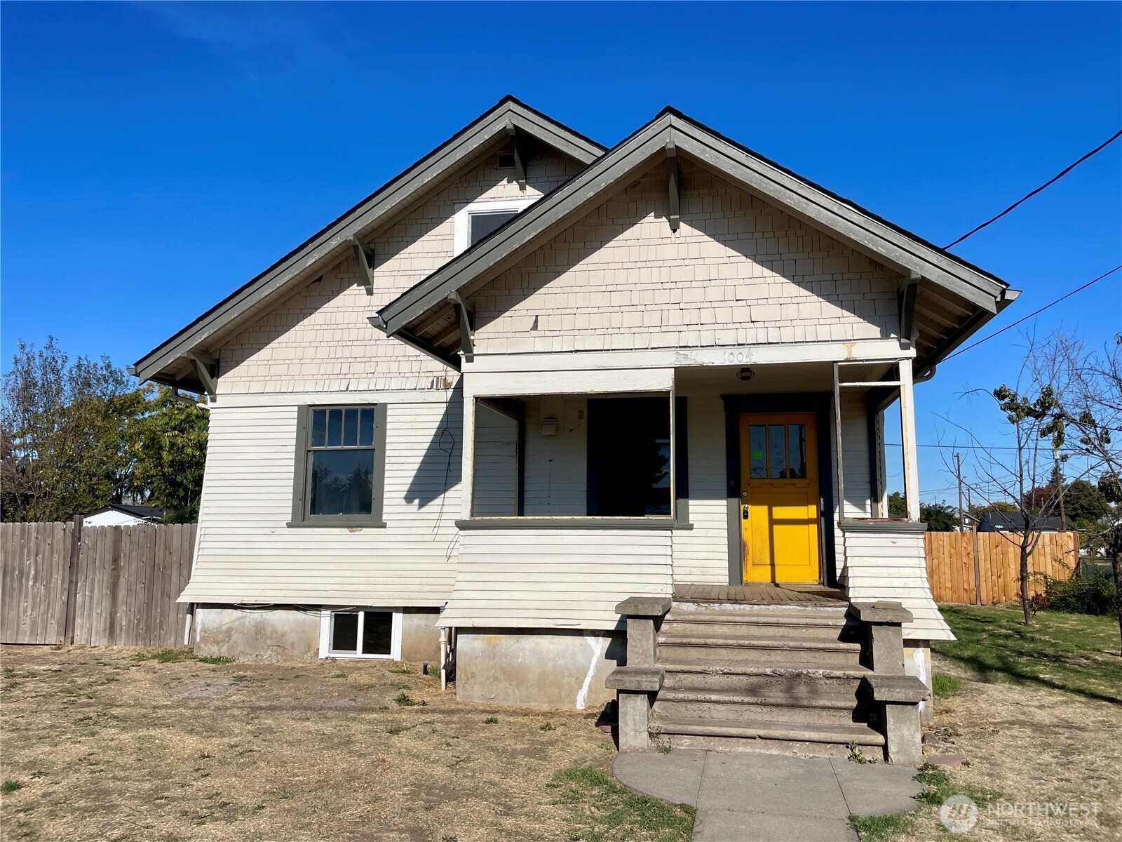 1004 W Willow Street Property Photo 3