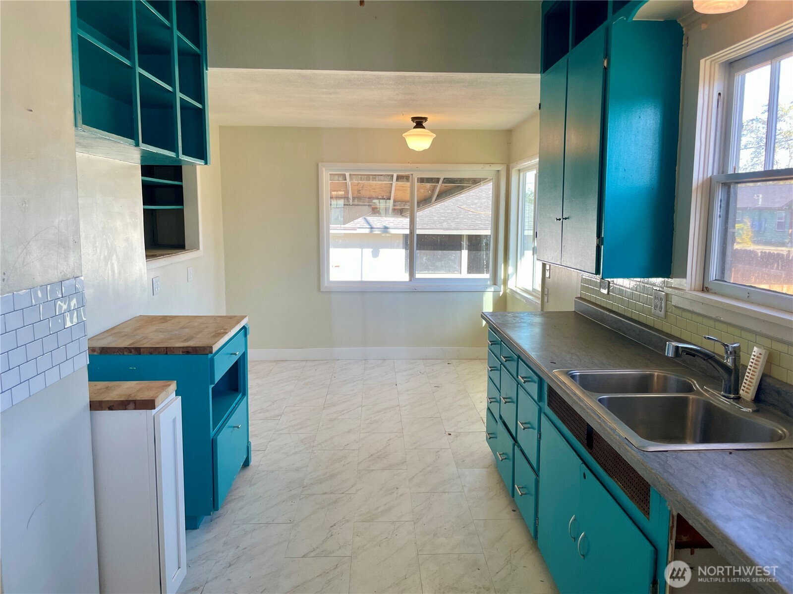 1004 W Willow Street Property Photo 6