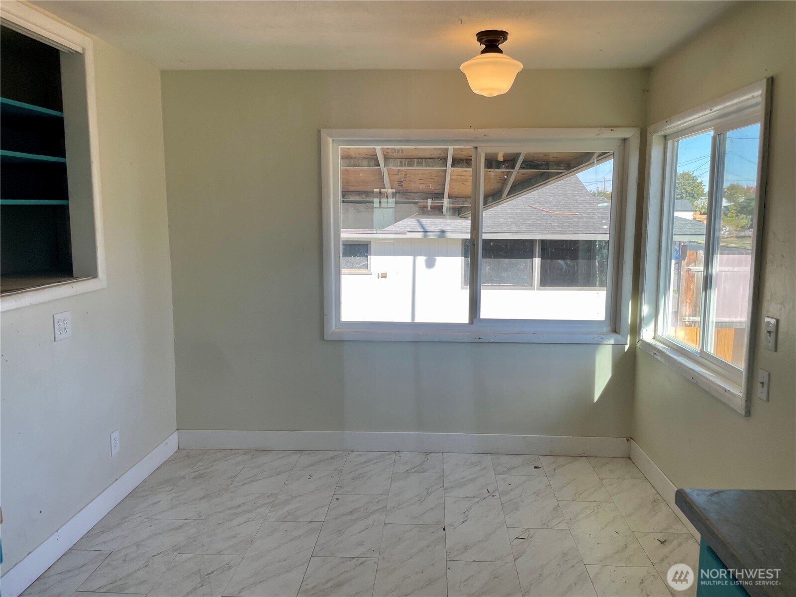 1004 W Willow Street Property Photo 8