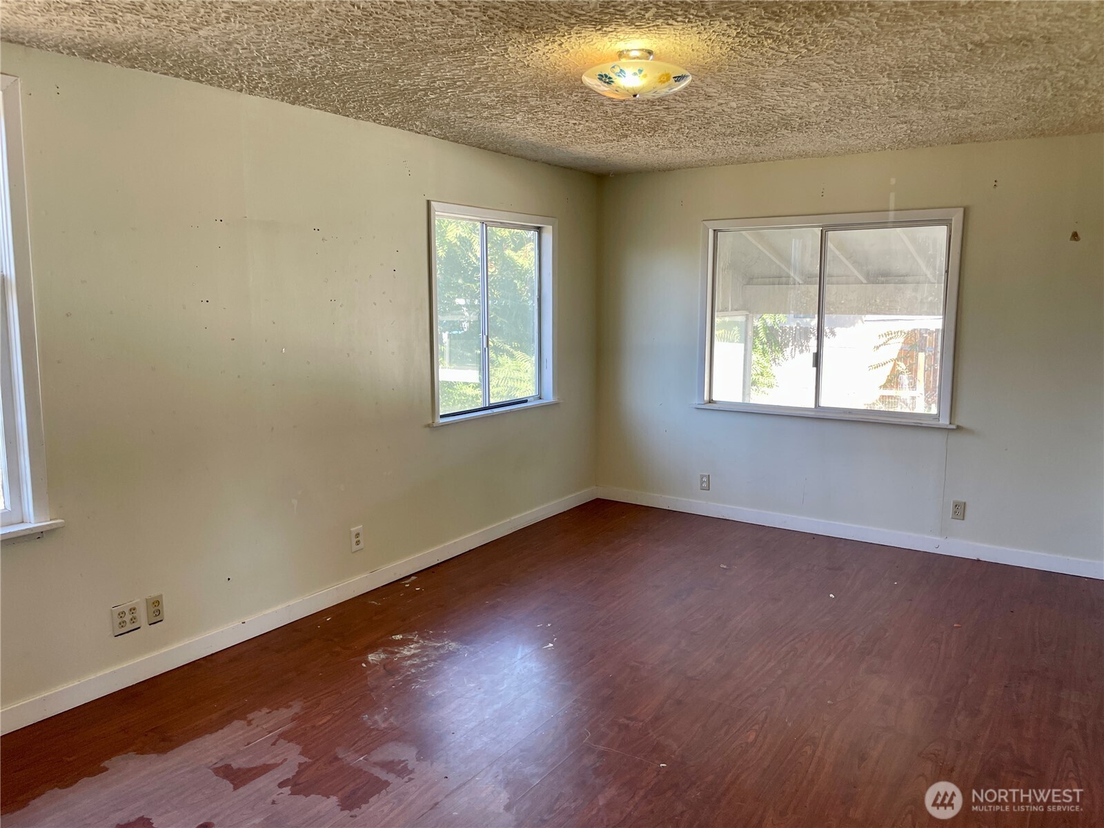 1004 W Willow Street Property Photo 13