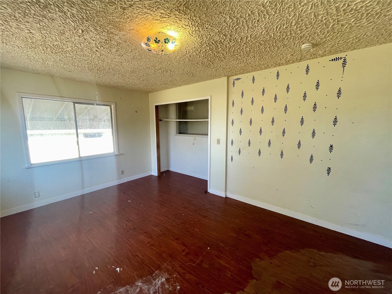 1004 W Willow Street Property Photo 14