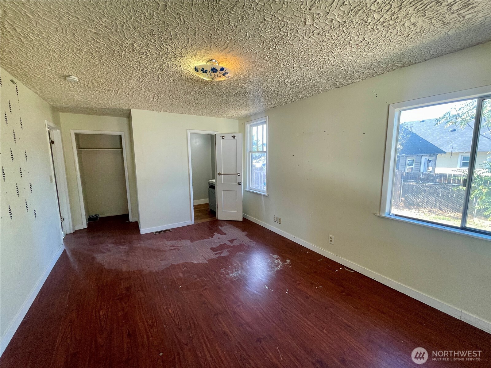 1004 W Willow Street Property Photo 15