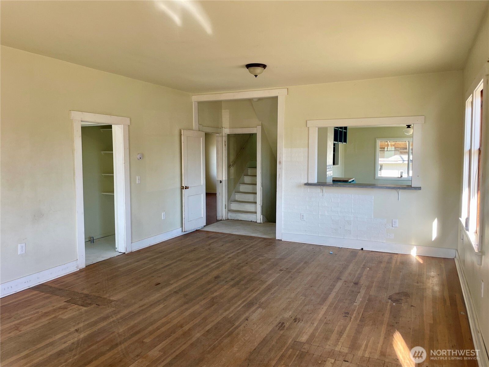 1004 W Willow Street Property Photo 20