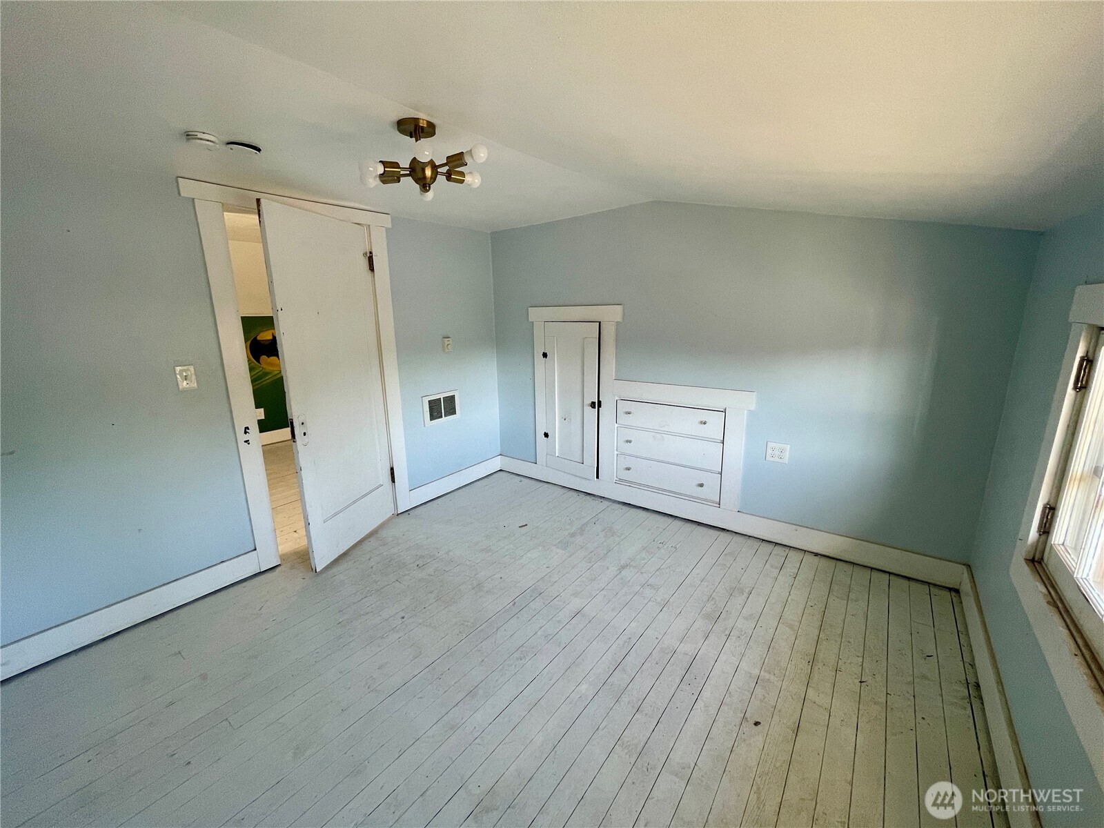 1004 W Willow Street Property Photo 25