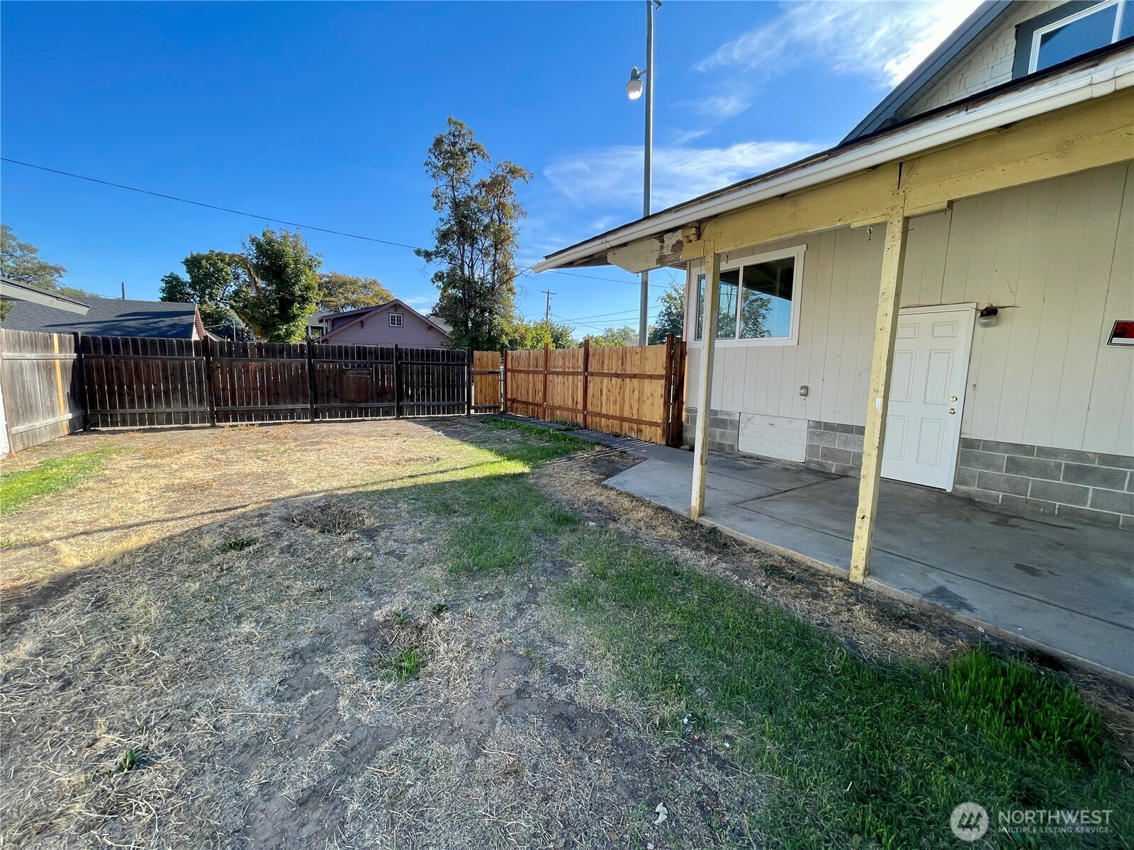 1004 W Willow Street Property Photo 28