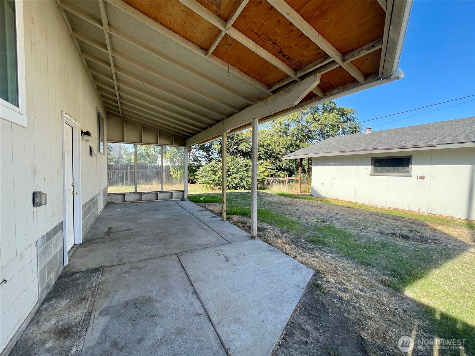 1004 W Willow Street Property Photo 29