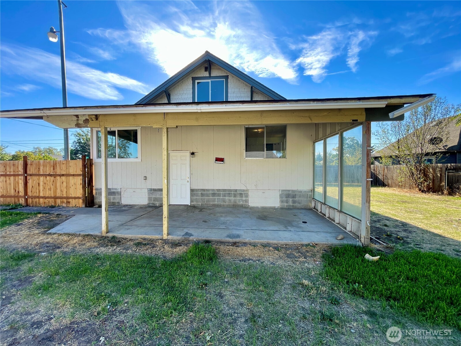 1004 W Willow Street Property Photo 30