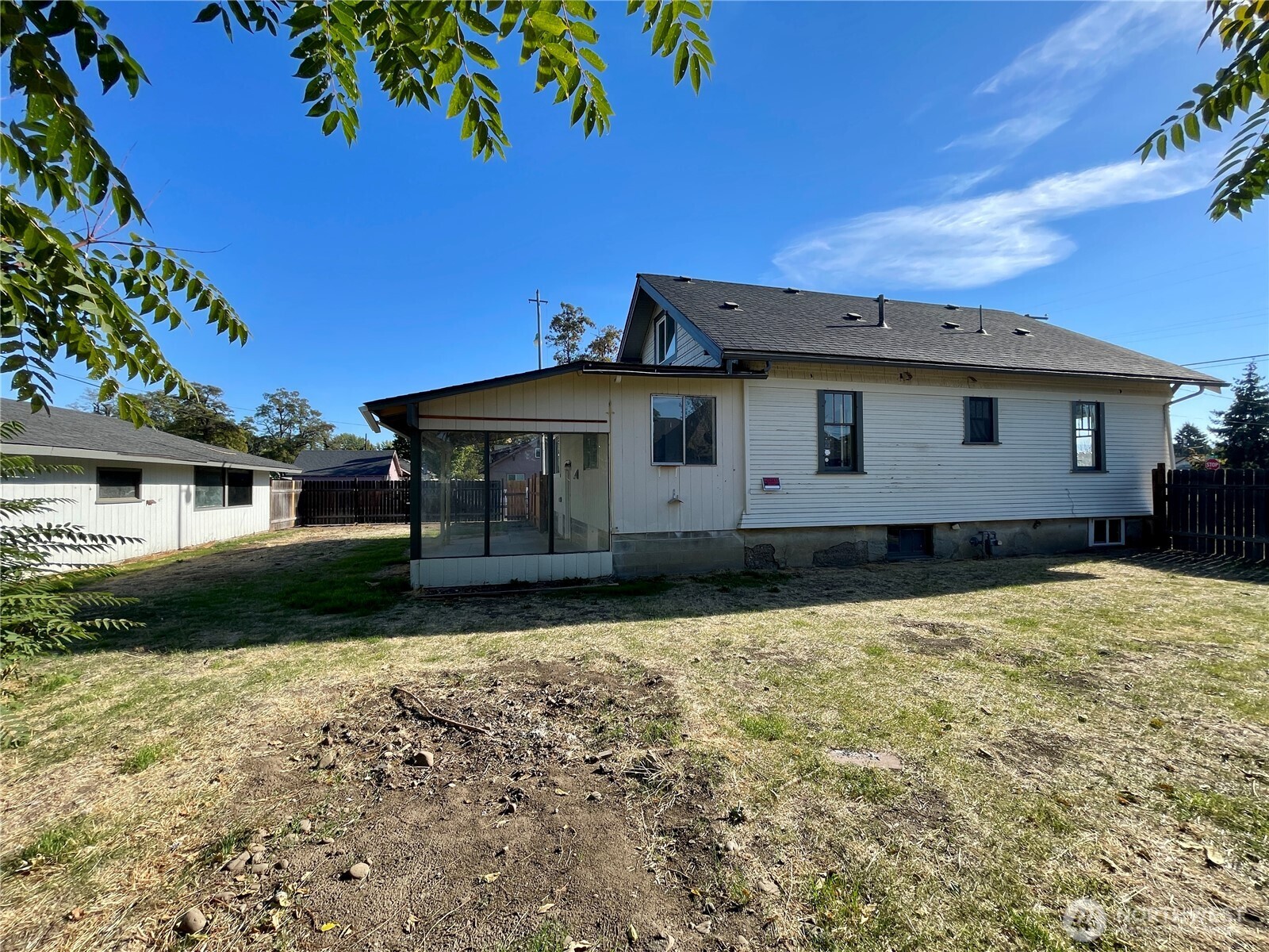 1004 W Willow Street Property Photo 31
