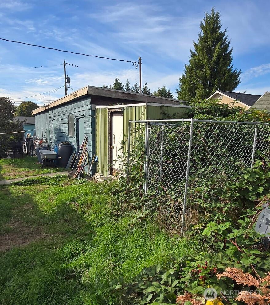 12252 45th Avenue Property Photo 10
