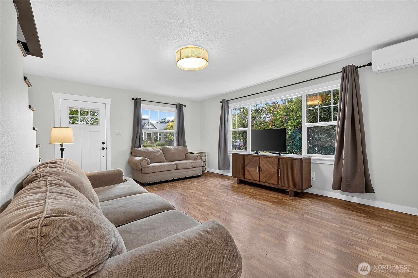 513 Warner Street Property Photo 4