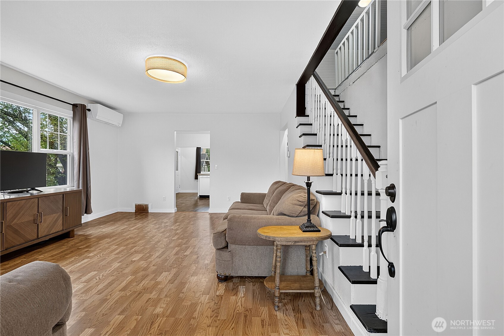 513 Warner Street Property Photo 6