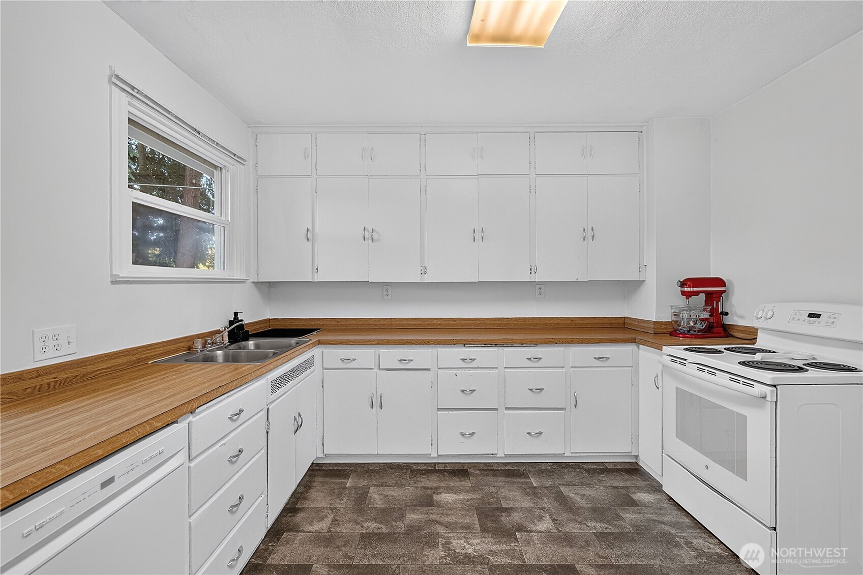 513 Warner Street Property Photo 13