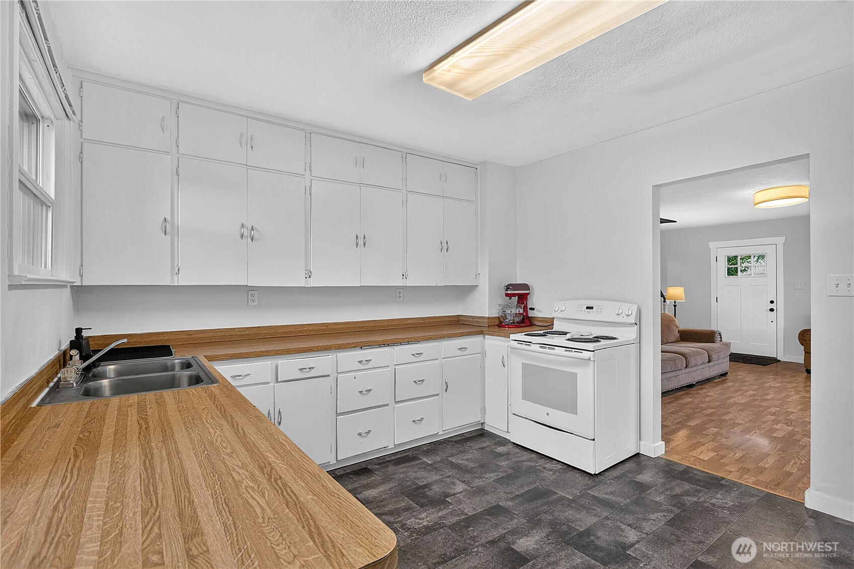 513 Warner Street Property Photo 17