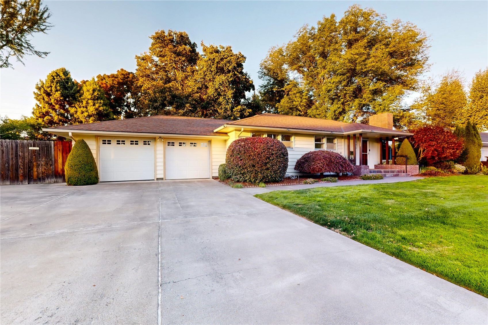 825 Wauna Vista Drive Property Photo 4
