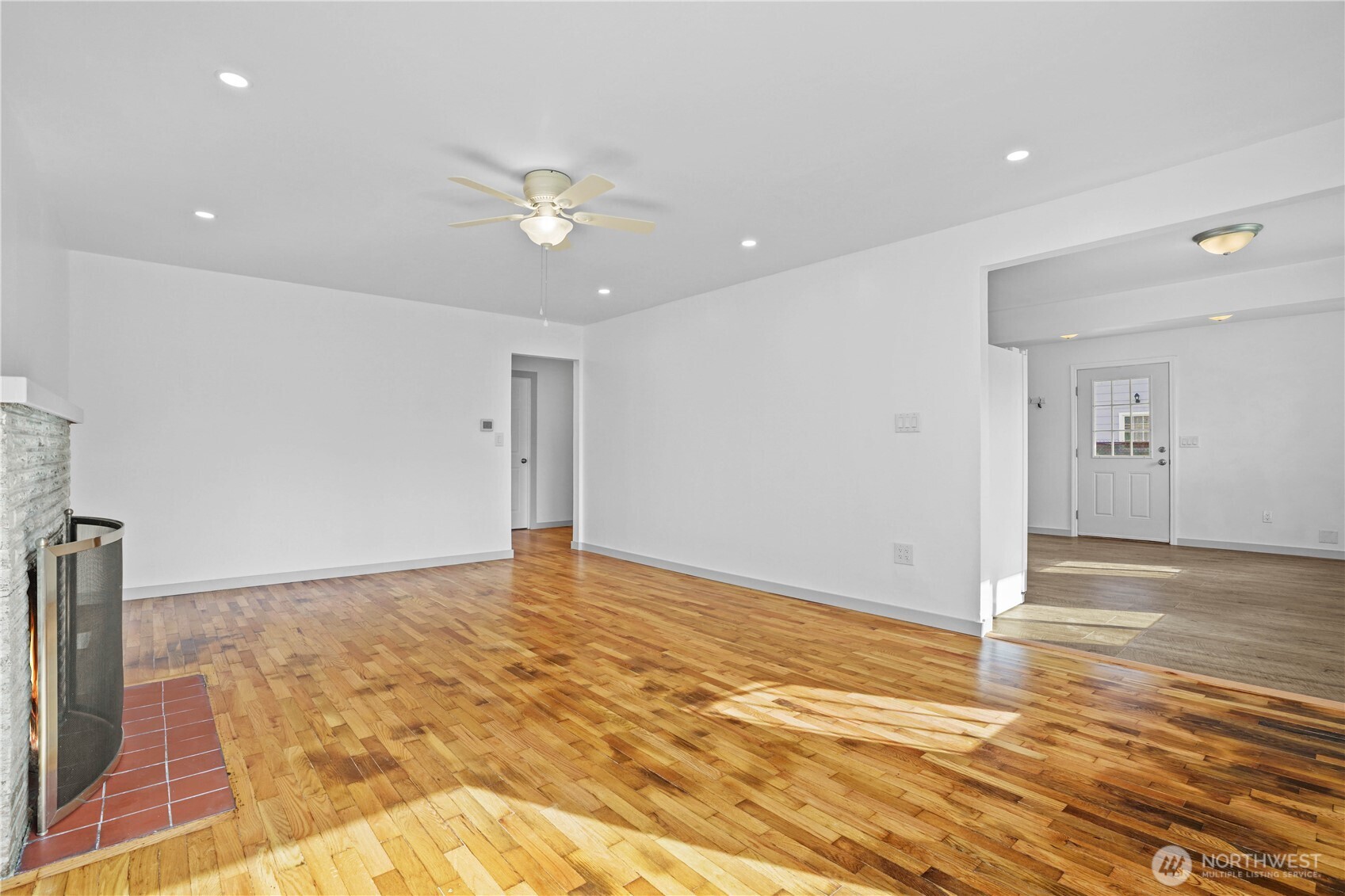 9015 Forest Ave Property Photo 6