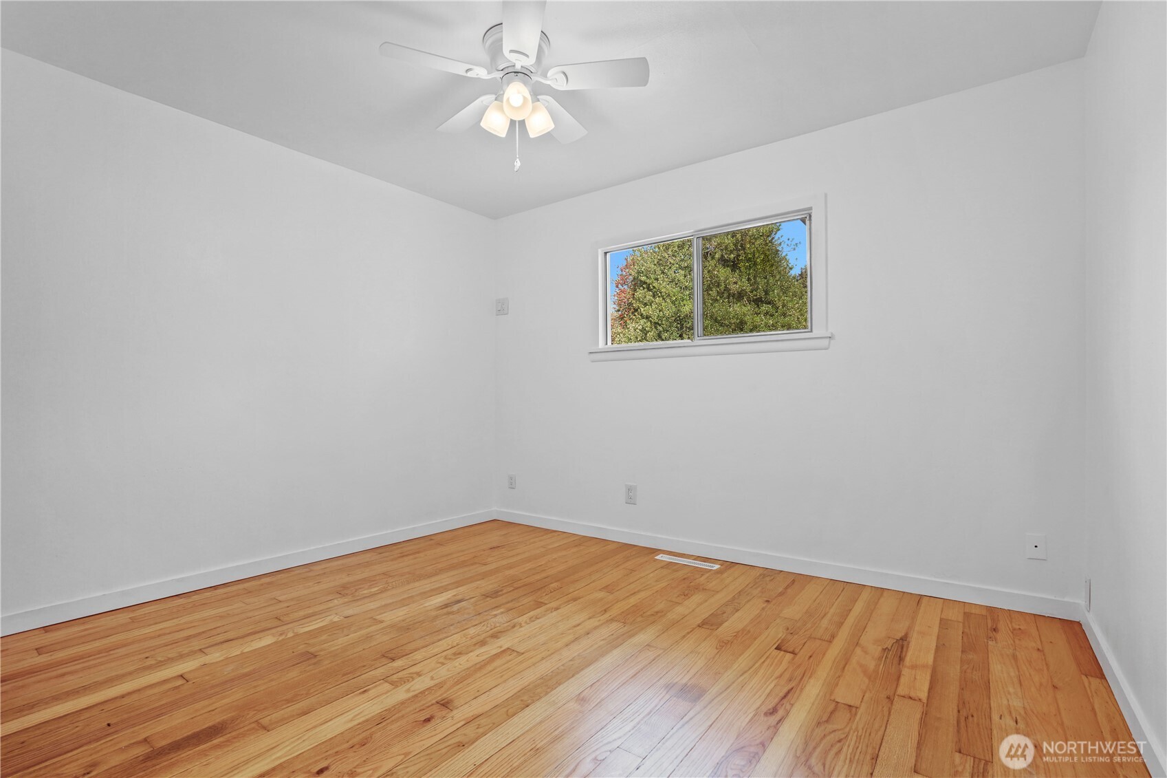 9015 Forest Ave Property Photo 14