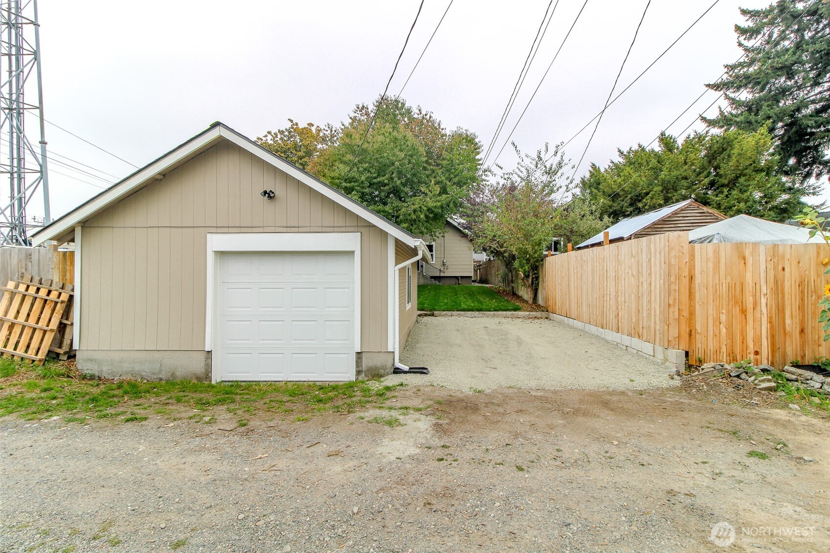 1415 S Grant Avenue Property Photo 25