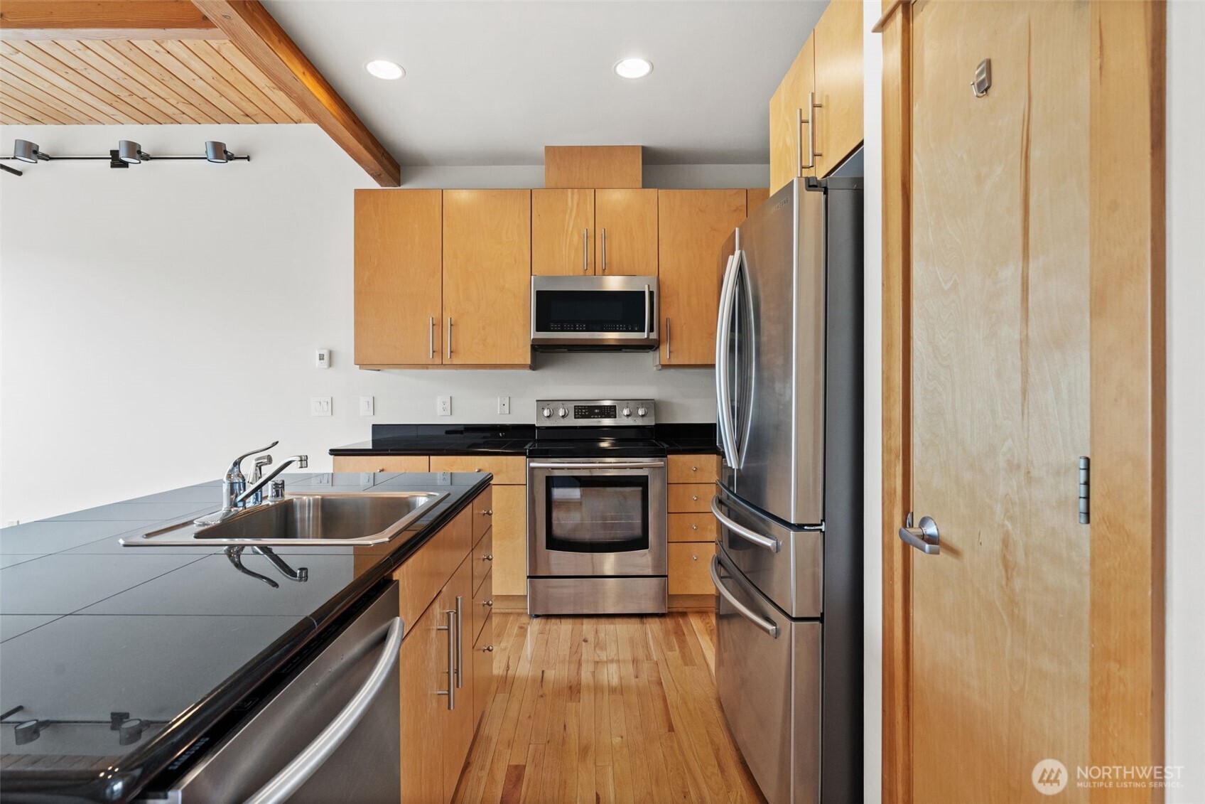 2520 Jefferson Avenue C Property Photo 9