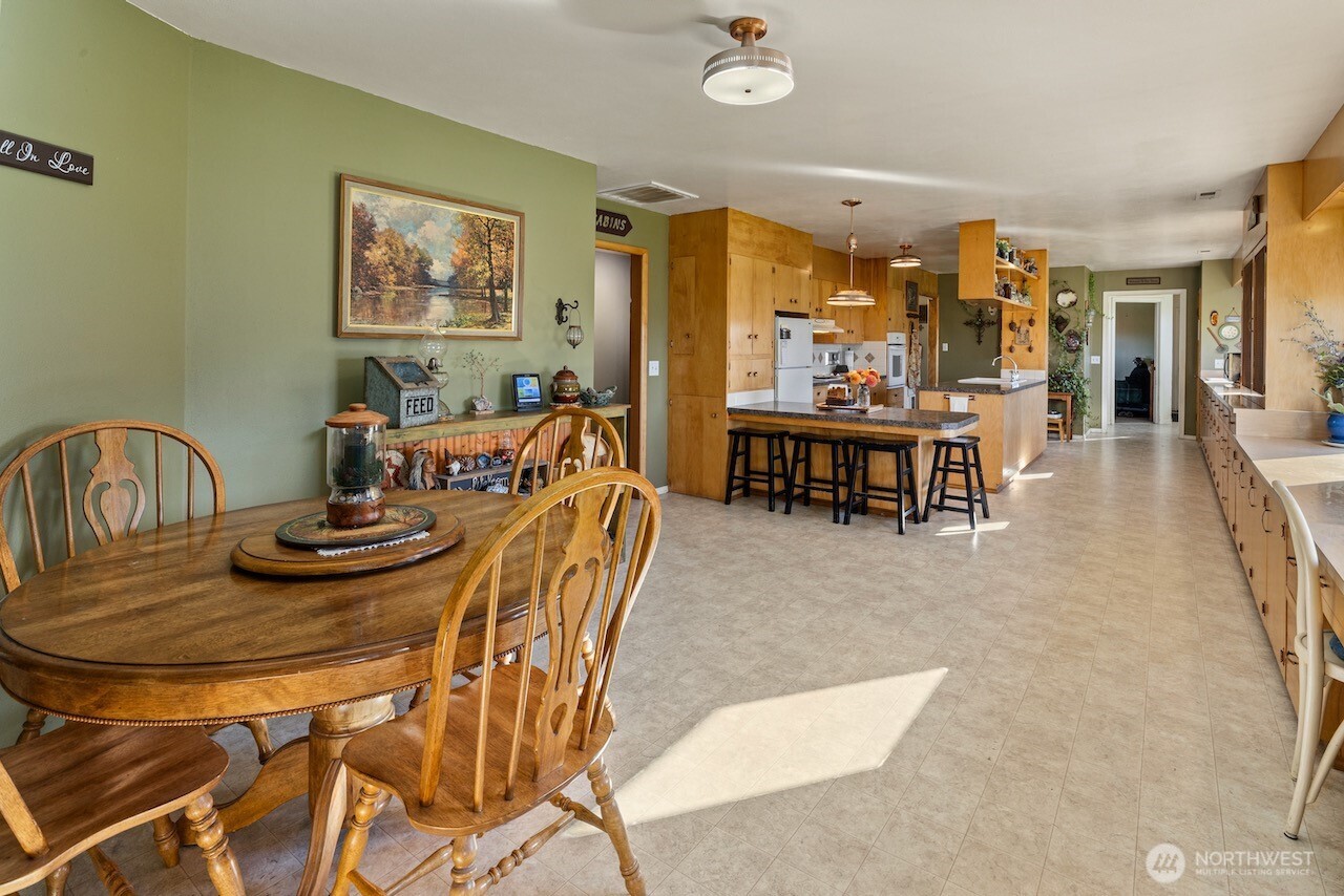 7271 Lyons Road Property Photo 4