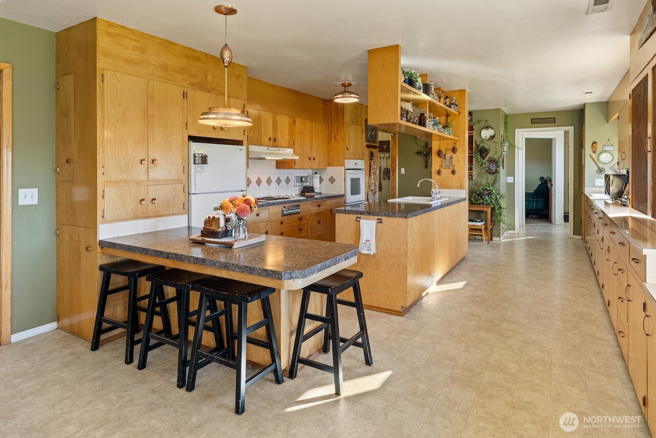 7271 Lyons Road Property Photo 5