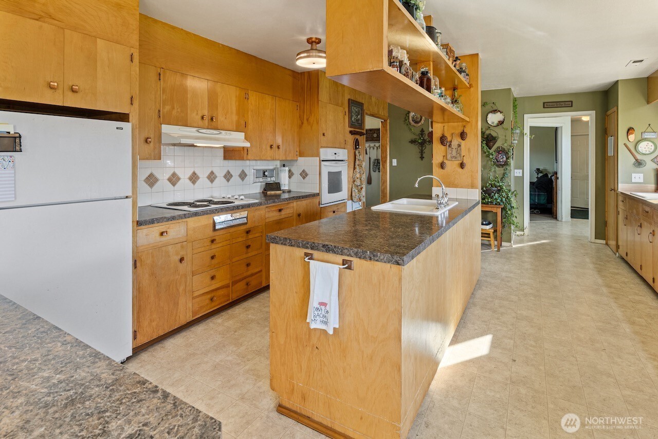 7271 Lyons Road Property Photo 6