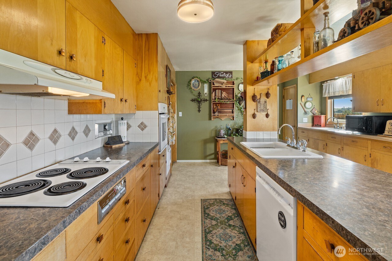 7271 Lyons Road Property Photo 7