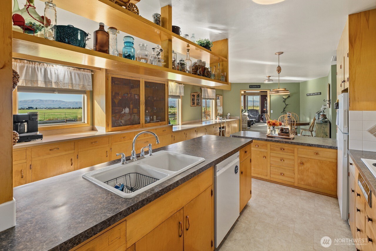 7271 Lyons Road Property Photo 8