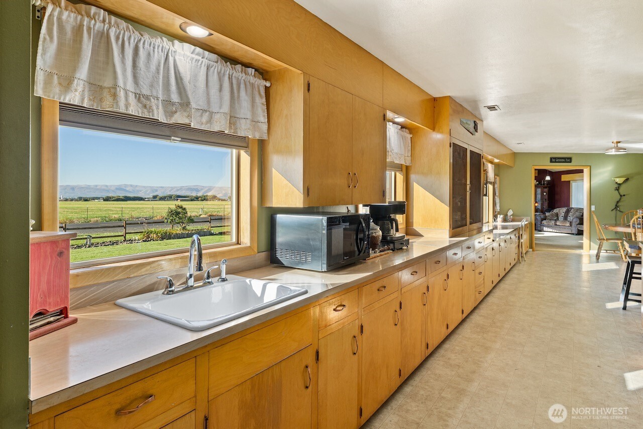 7271 Lyons Road Property Photo 10