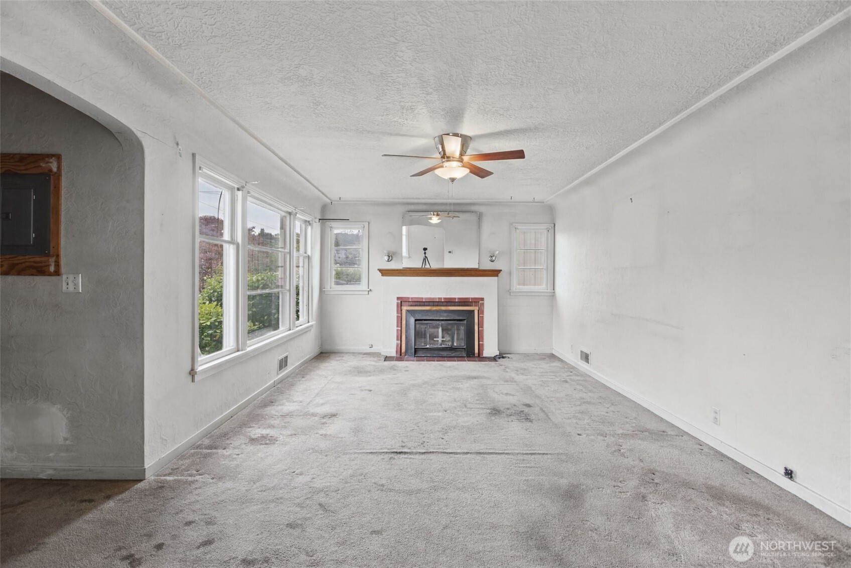 220 S Tobin Street Property Photo 8