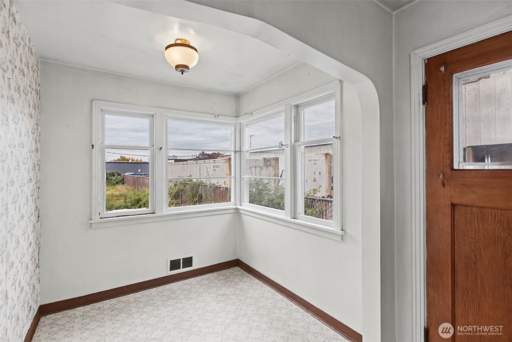 220 S Tobin Street Property Photo 18
