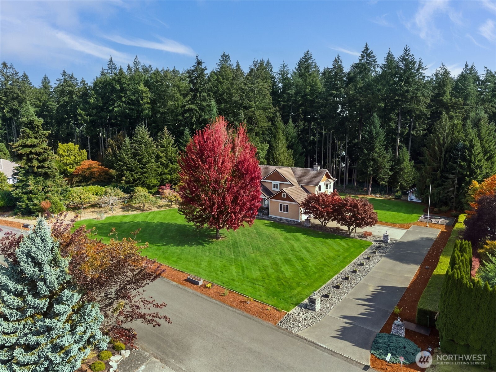 9603 39th Loop Property Photo 4