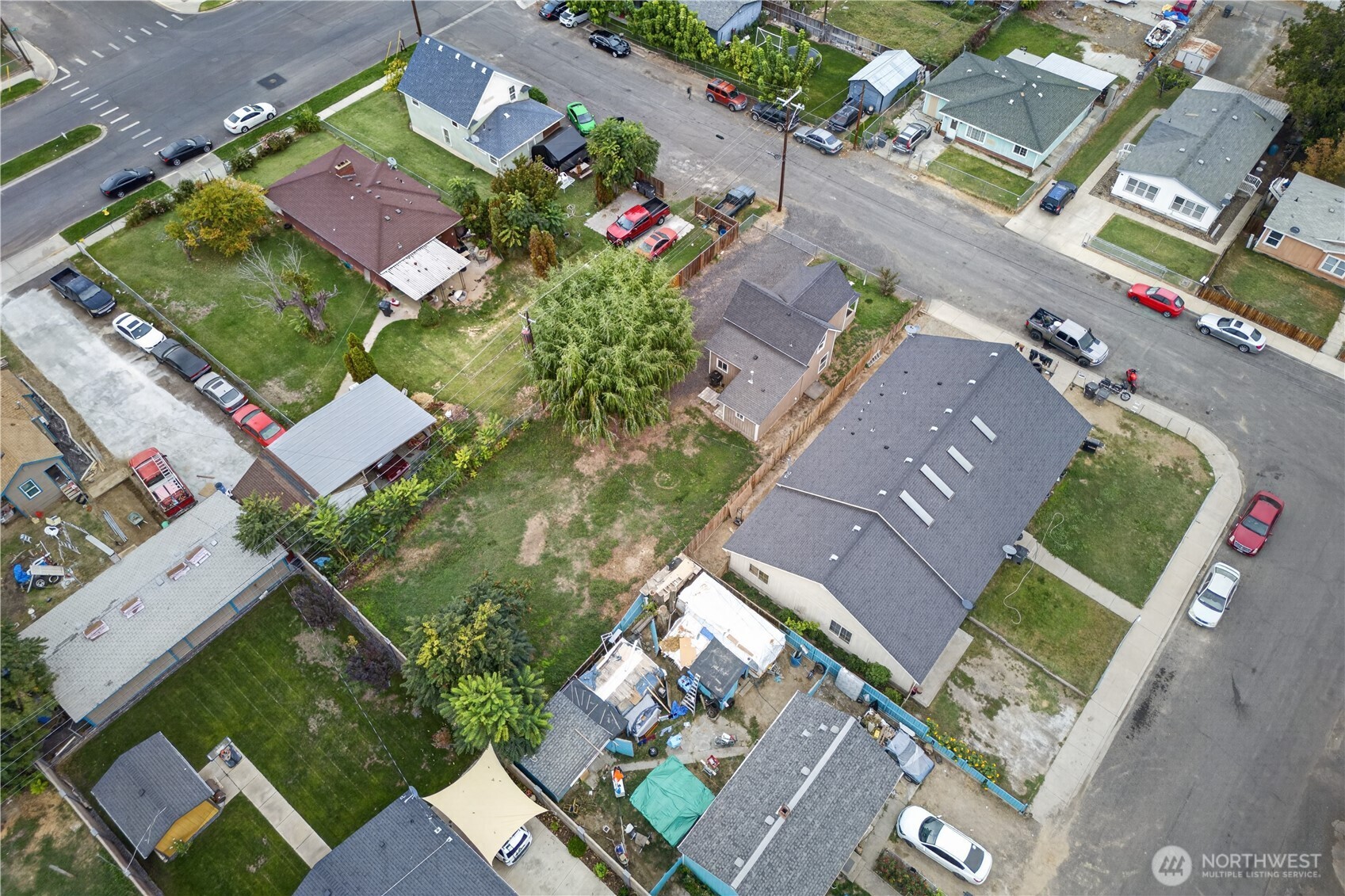 911 Barnes Court Property Photo 33