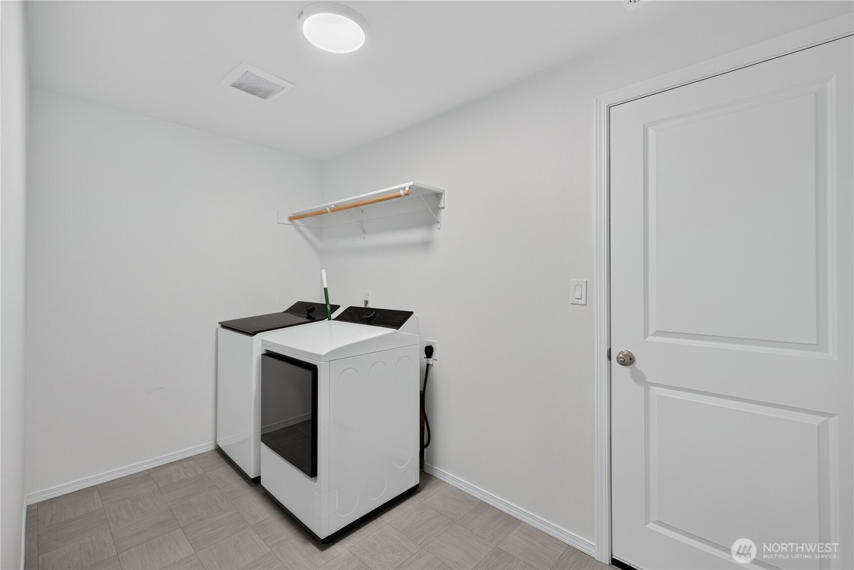 704 Regina Place Property Photo 32