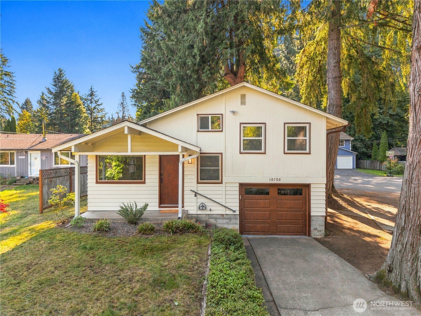 18709 Ballinger Way Property Photo 1