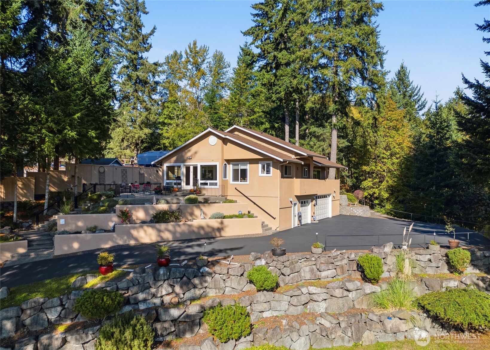 101 Ne Rainbow Place Property Photo 1