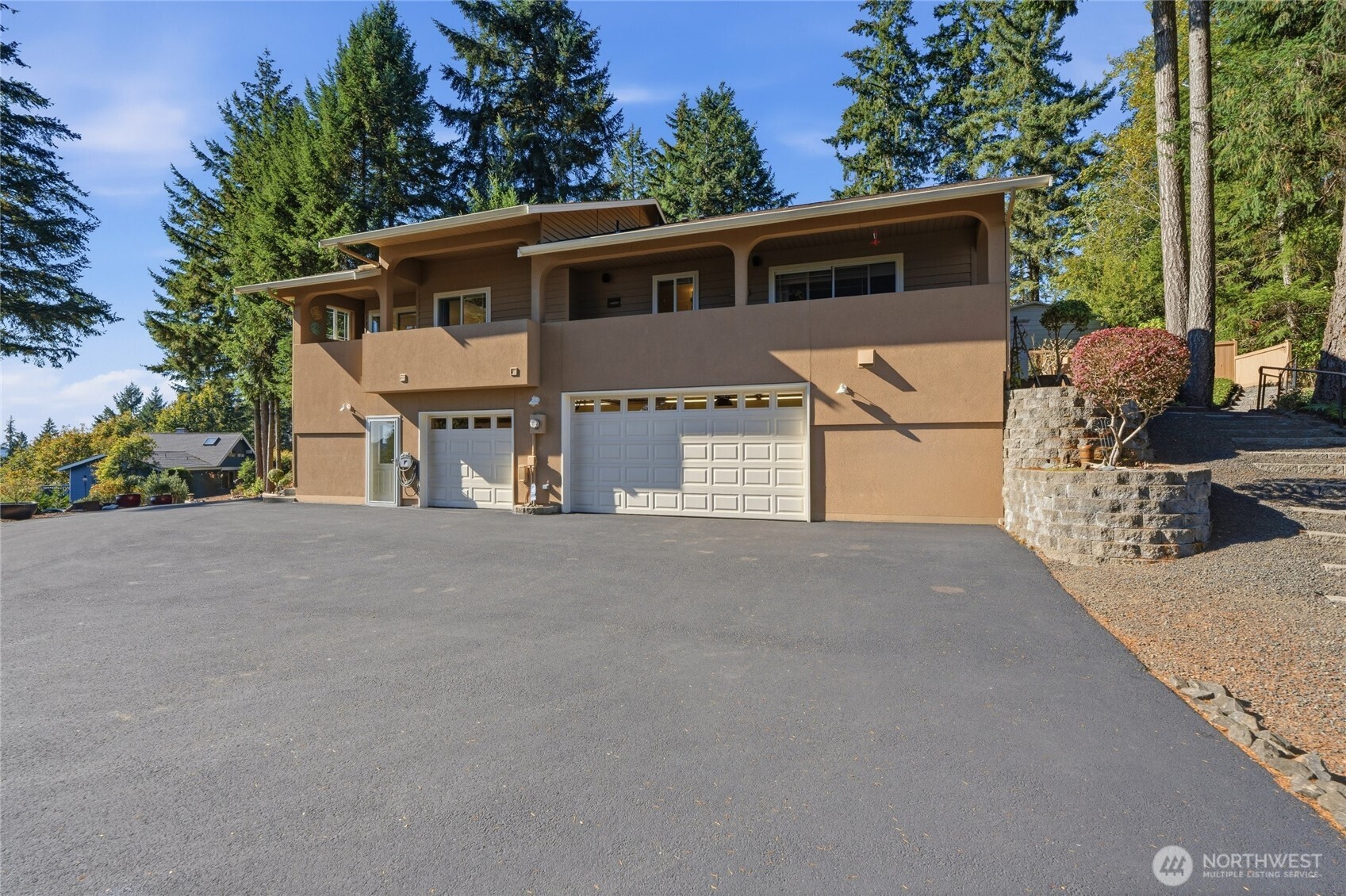 101 Ne Rainbow Place Property Photo 3