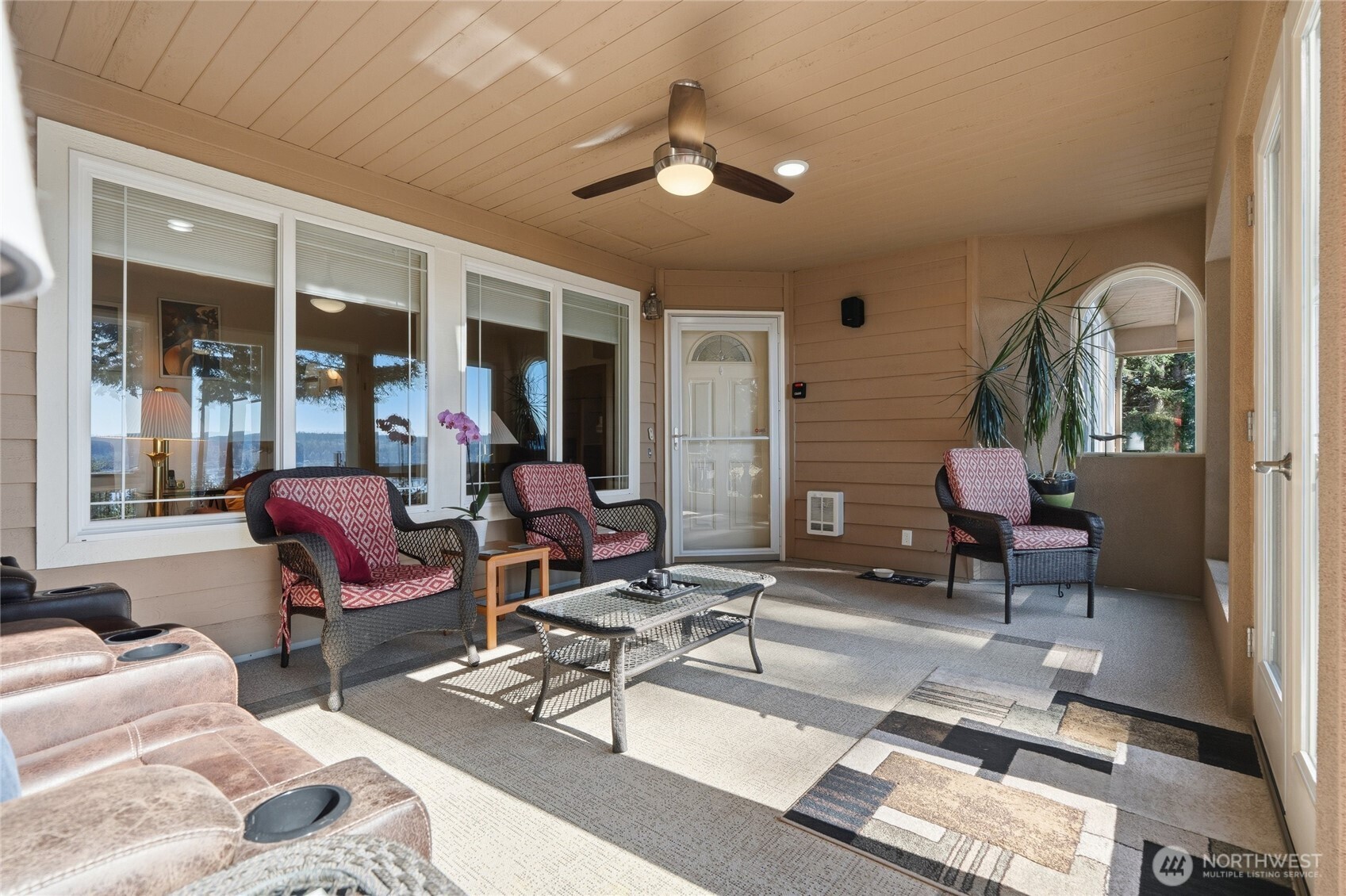 101 Ne Rainbow Place Property Photo 4