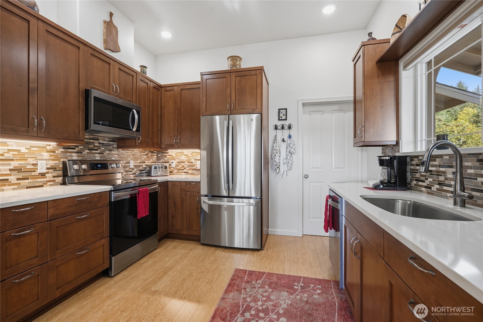 101 Ne Rainbow Place Property Photo 7