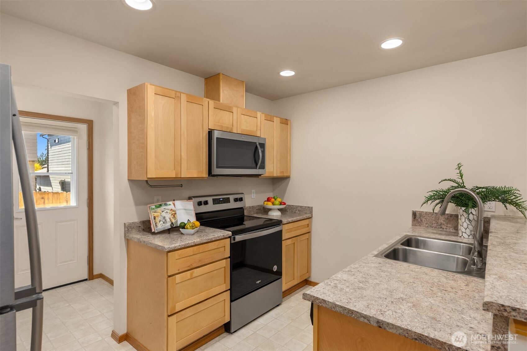 410 Ne Hazelberry Court Property Photo 10