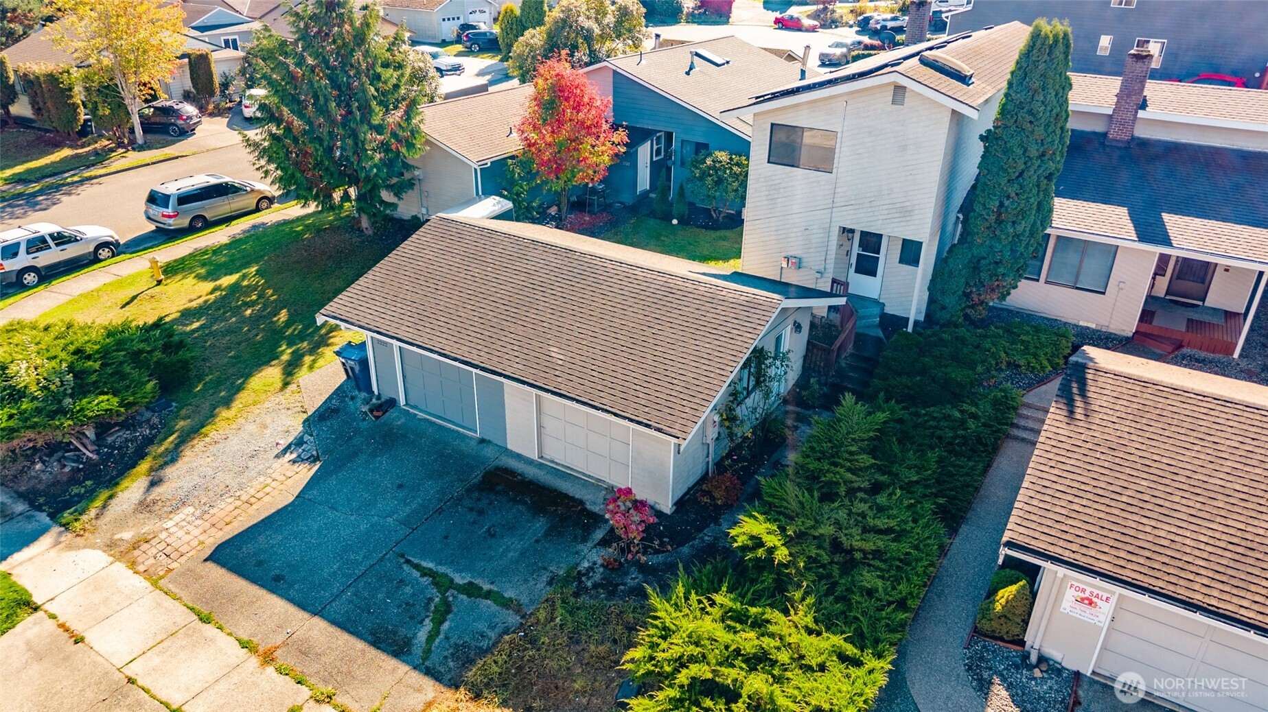 2218 E Fulton Street Property Photo 2