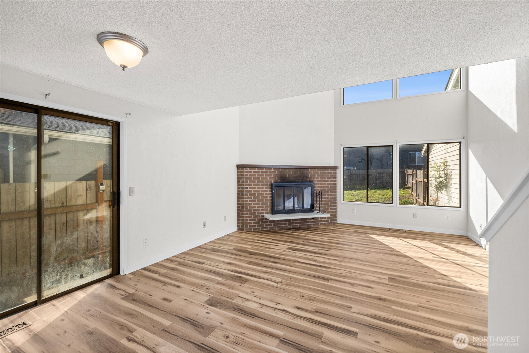 2218 E Fulton Street Property Photo 8