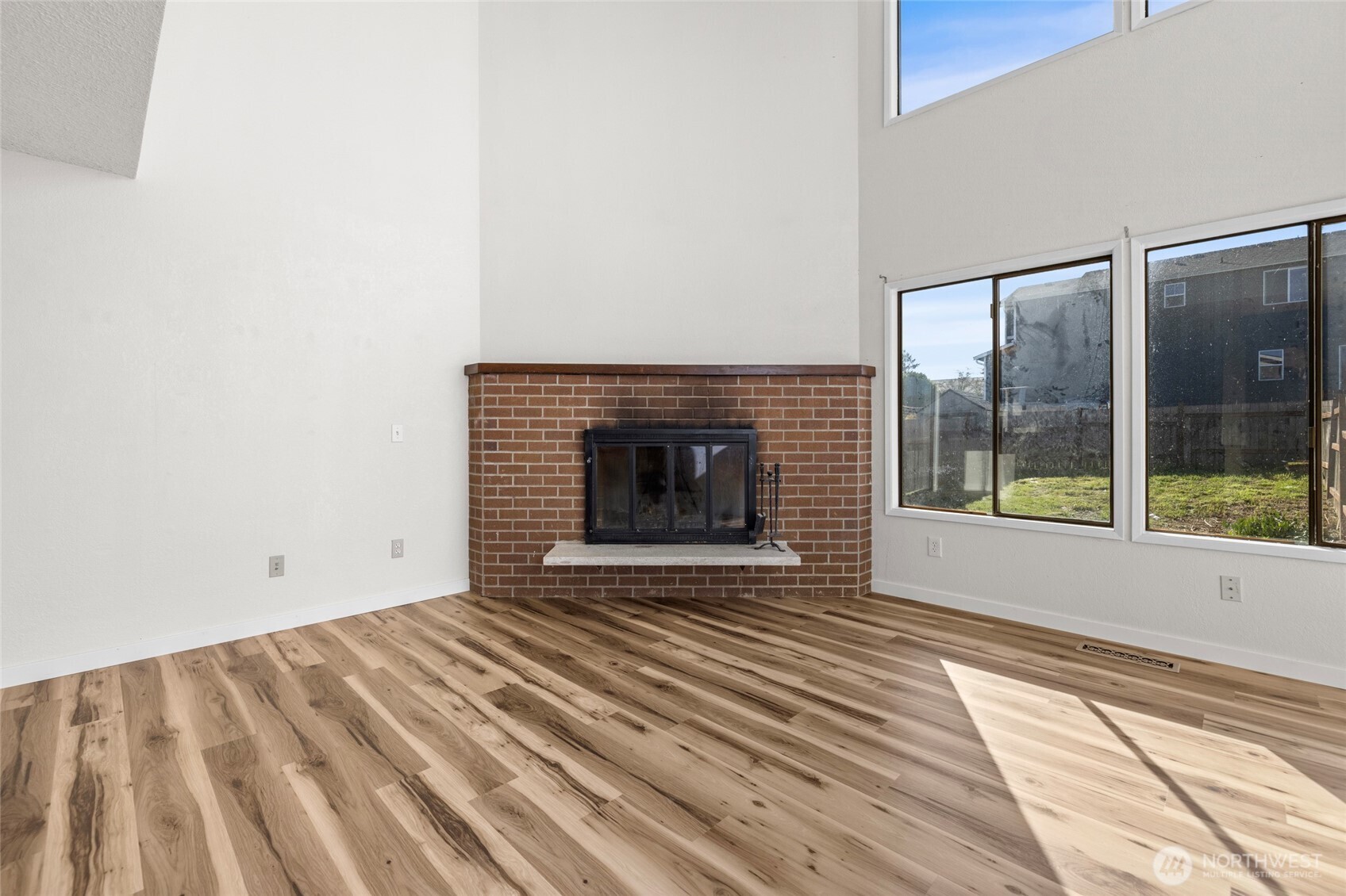 2218 E Fulton Street Property Photo 9