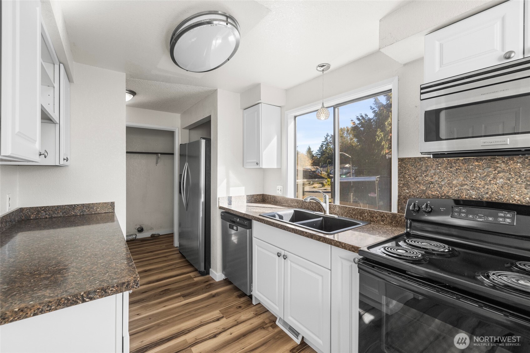2218 E Fulton Street Property Photo 15