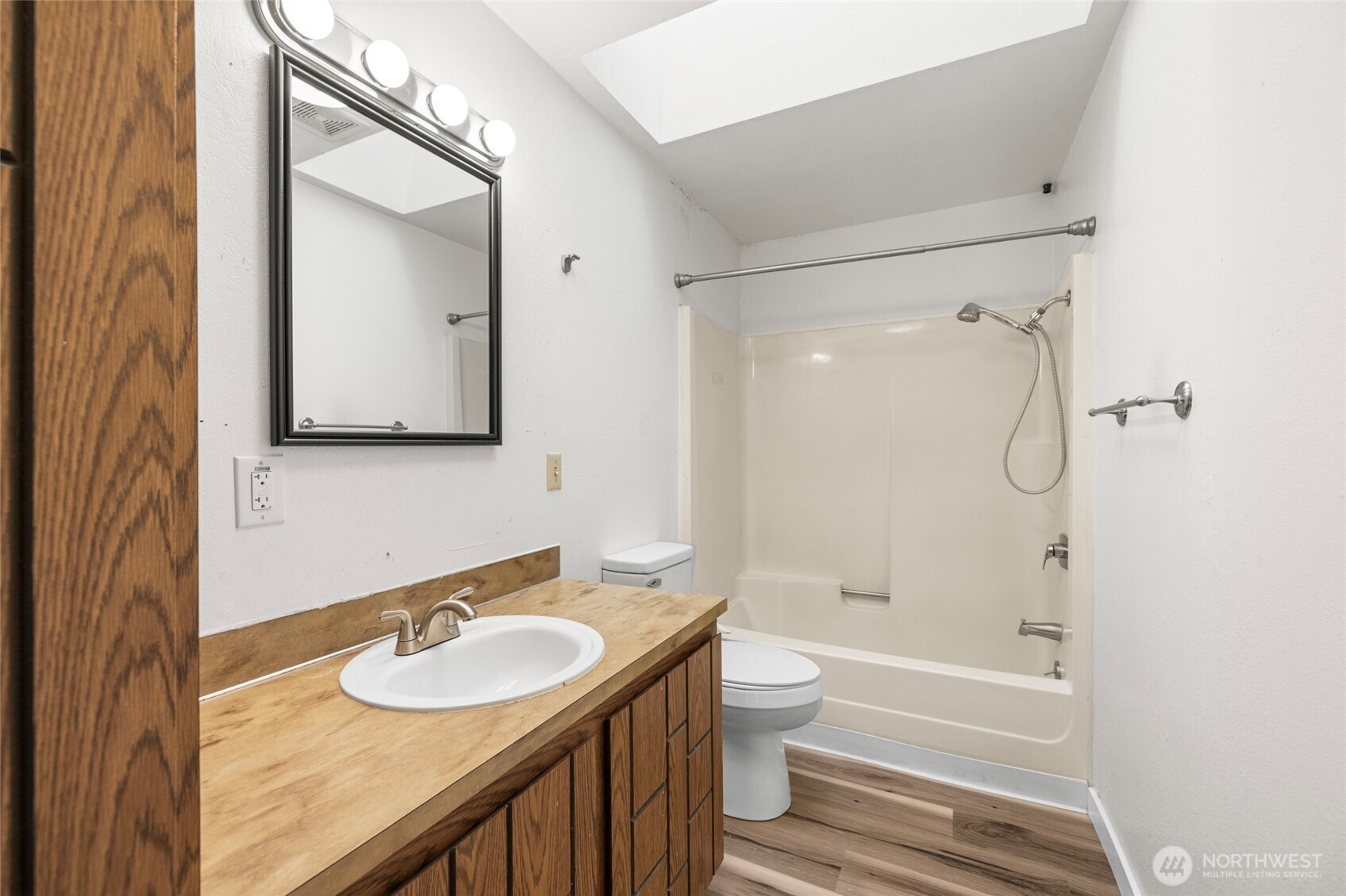 2218 E Fulton Street Property Photo 20